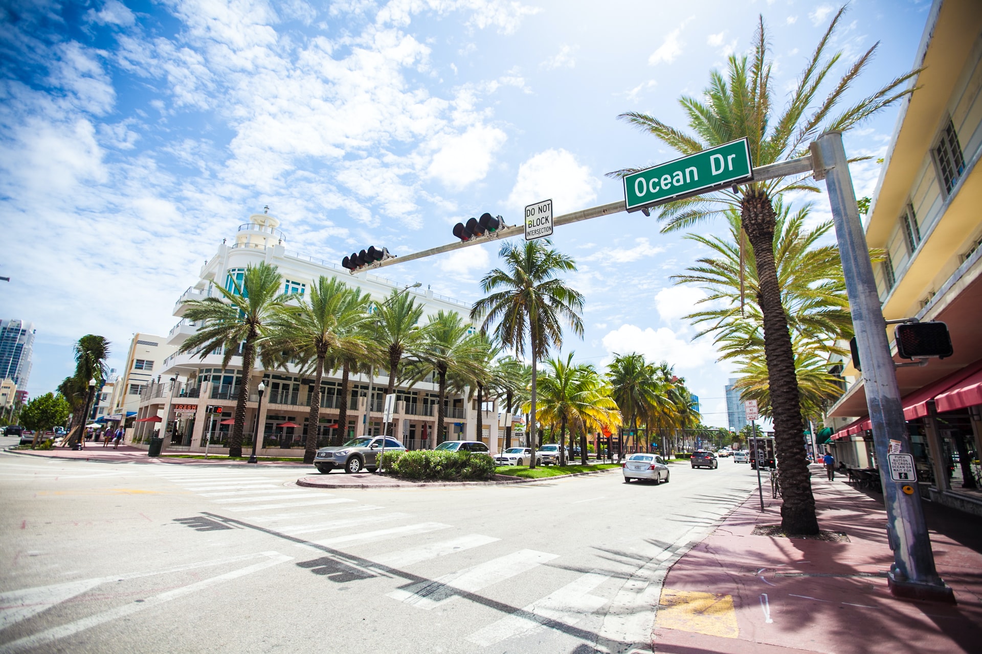 A summer miami street